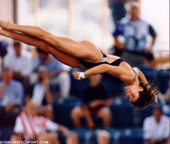 Beautiful dive, beautiful diver. Please wait for image to load.